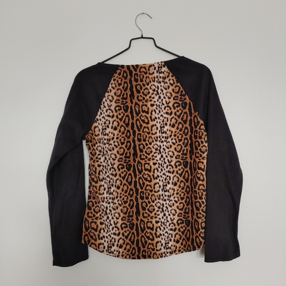 Betsey Johnson soft sweater possibly a pajama top - Picture 4 of 4